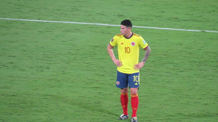 James Rodríguez con el número 10 de la Selección Colombia en las Eliminatorias al Mundial 2026